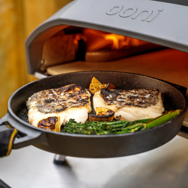 Trivet Skillet Lifestyle4.png