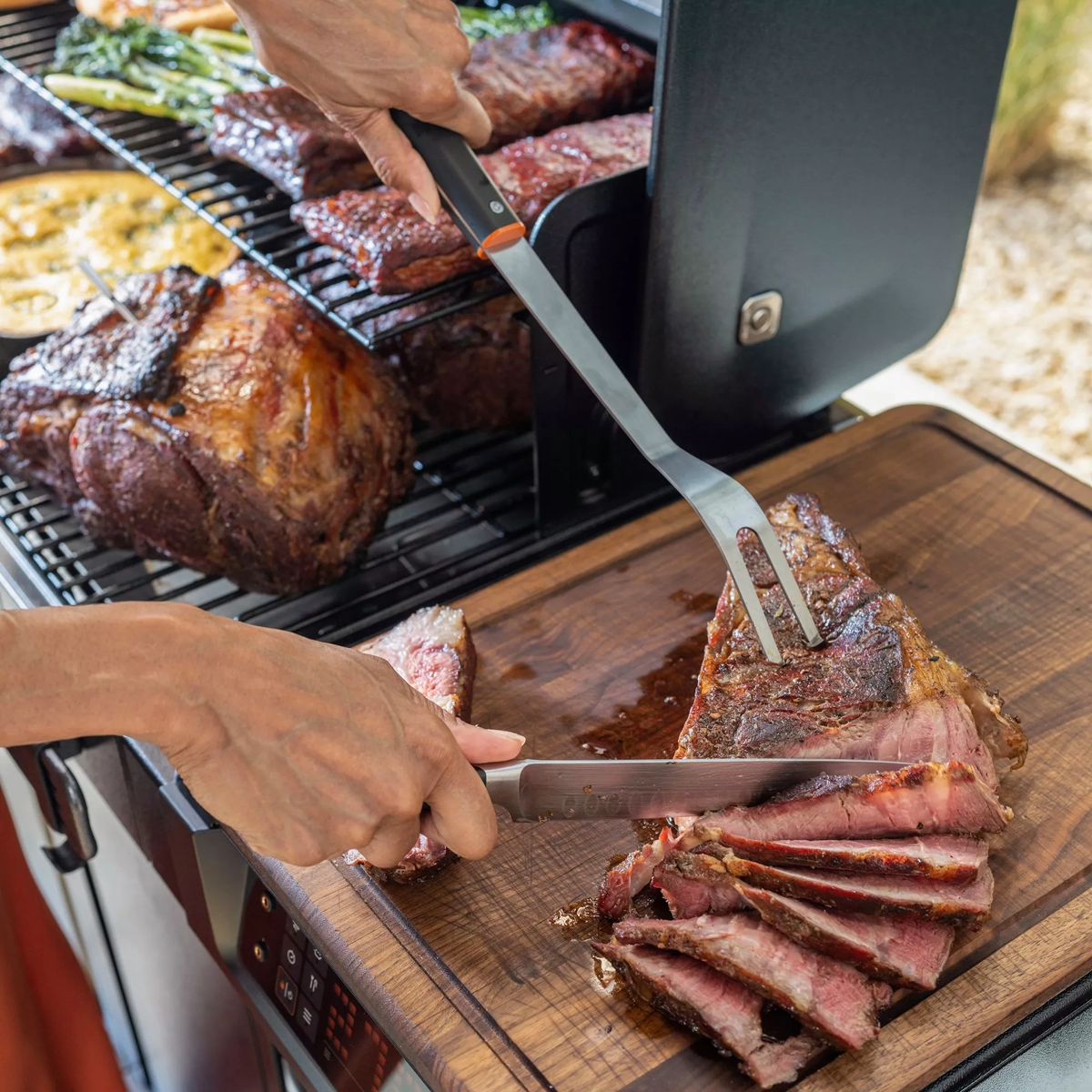 traeger-2025-bbq-fork-lifestyle1.png Traeger 2025 bbq fork lifestyle1.png