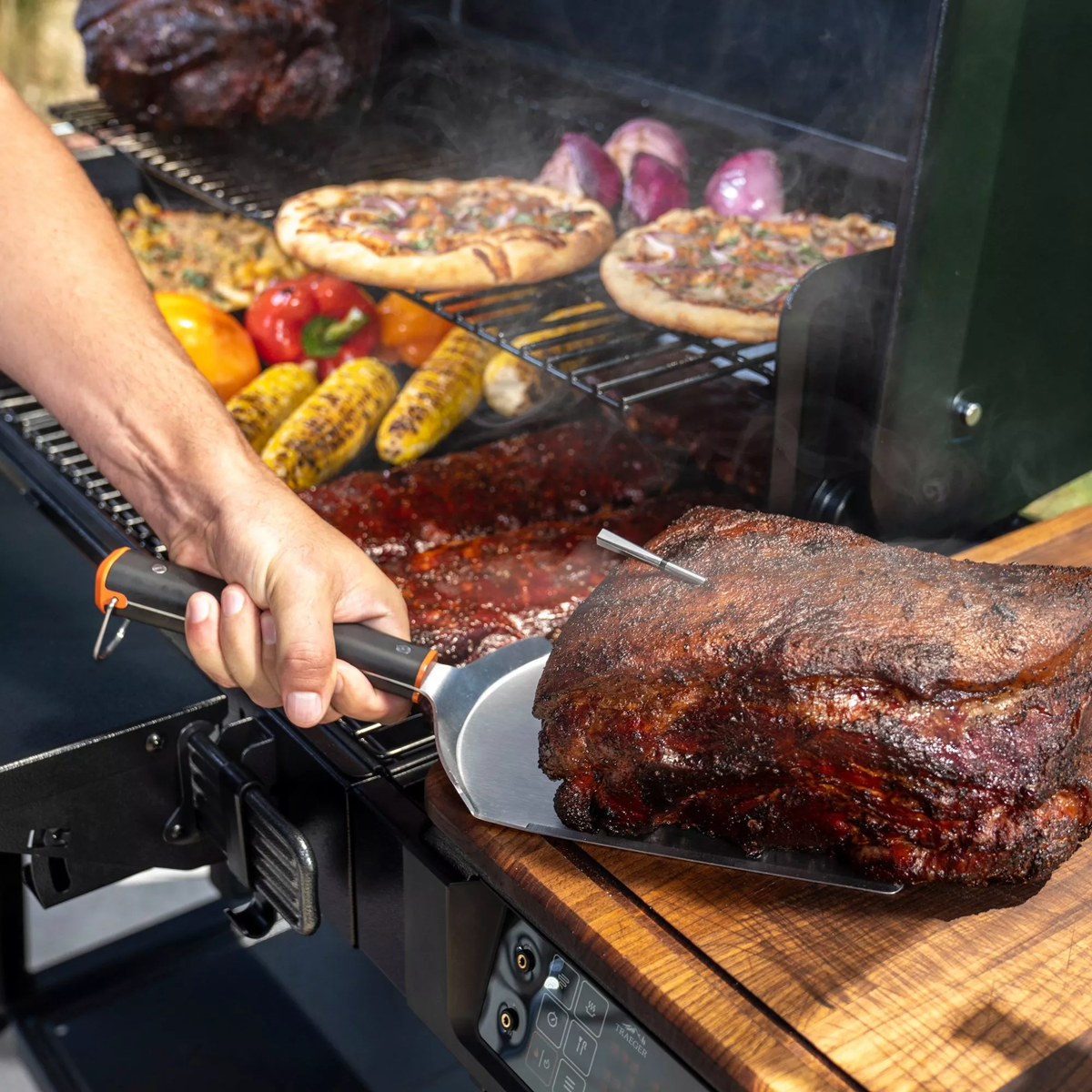 traeger-2025-xxl-spatula-lifestyle1.png Traeger 2025 xxl spatula lifestyle1.png